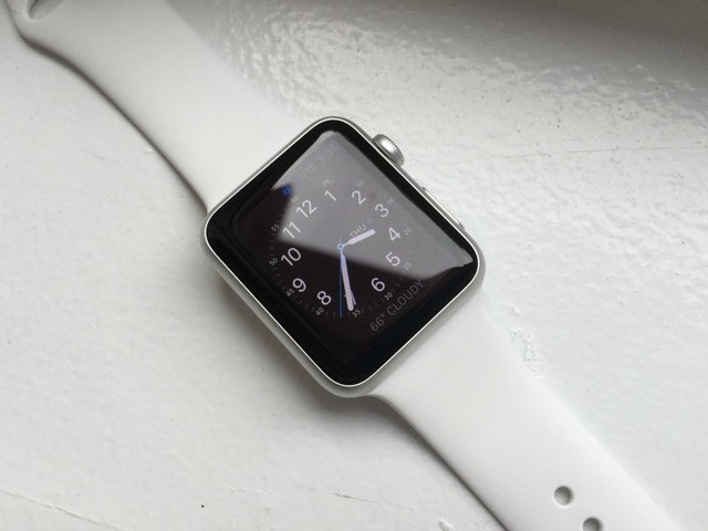 Doanh số Apple Watch “cắm đầu” đi xuống