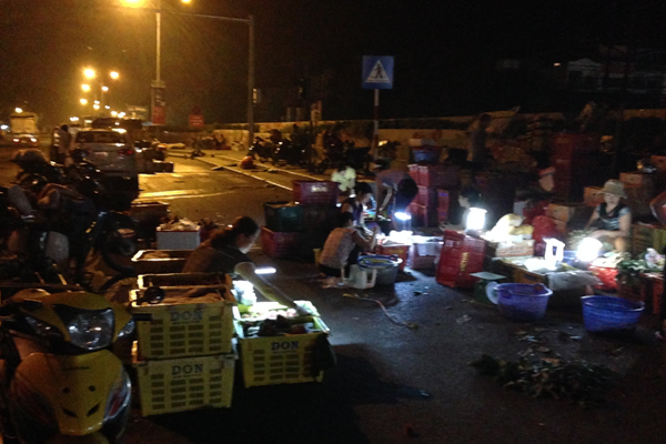 Quan chức Bộ Công thương giải thích: 'xóa bỏ' chợ Long Biên