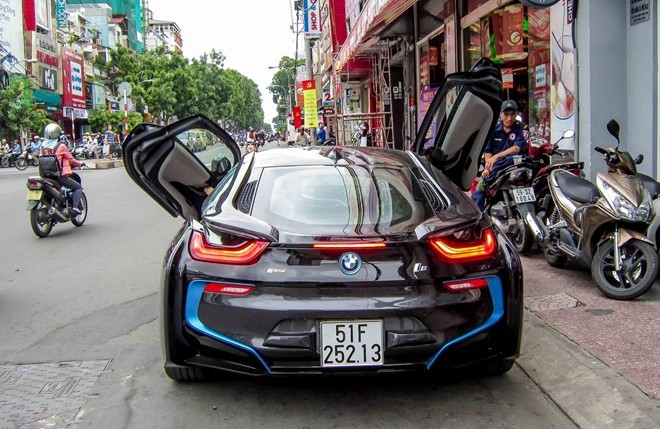 BMW i8 của thiếu gia Sài thành lần đầu xuống phố