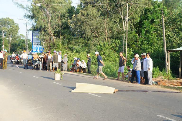 Phát hiện thi thể thanh niên biến dạng giữa đường