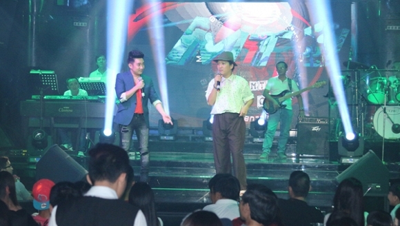 Trường Giang nhí nhố song ca cùng Quang Hà