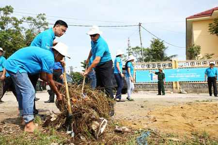 1.600 thanh niên dọn rác cho kênh rạch, bờ biển
