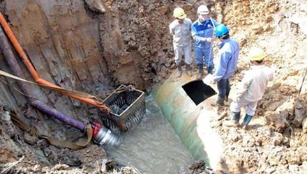 Khởi tố 7 bị can vụ vỡ đường ống nước sông Đà