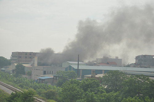 Cháy lớn tại KCN Võ Cường, Bắc Ninh