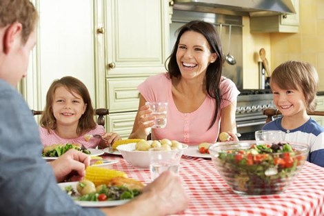 8 quy tắc cho bữa ăn gia đình khỏe mạnh