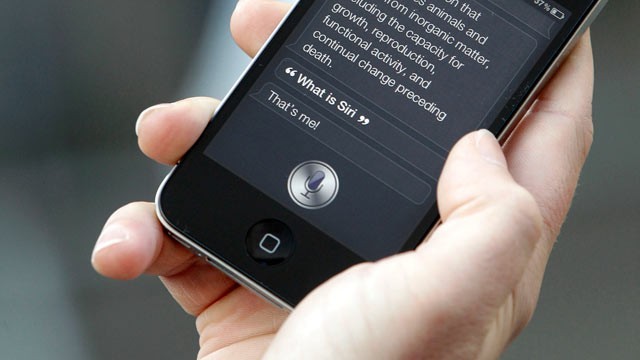 Siri gọi cảnh sát khi được yêu cầu sạc đầy iPhone