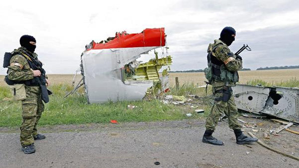 Lộ hình ảnh chưa từng thấy tại hiện trường MH17