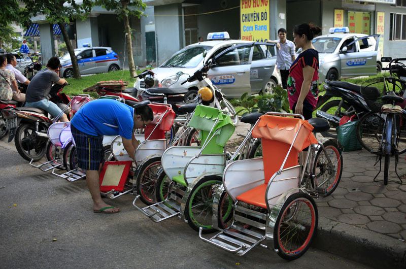 Khi xích lô mini rộn ràng trên phố Hà Nội