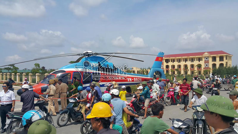 Thời sự tuần qua: Máy bay hạ cánh trên đường làng