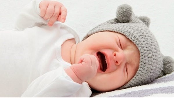 Giật mình với ý kiến của các chuyên gia về phương pháp luyện con tự ngủ