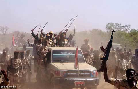 Lính Nam Sudan bị tố lái xe tăng cán dân thường