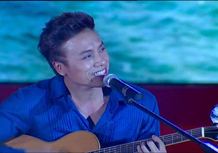 Dương Quốc Hưng hát về lính đảo bế mạc Festival biển 2015