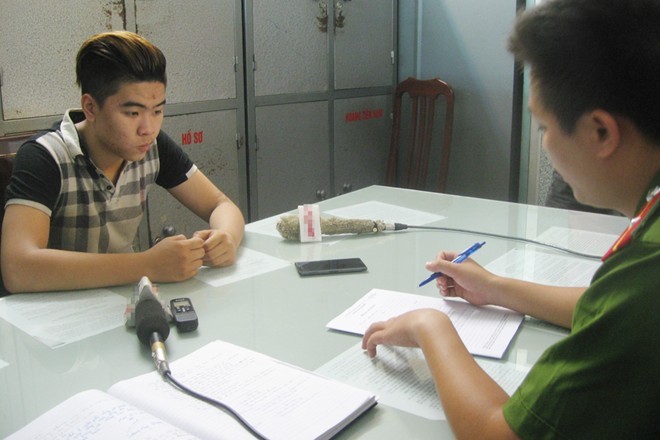 Hàng chục 'quái xế' đua quanh hồ Hoàn Kiếm
