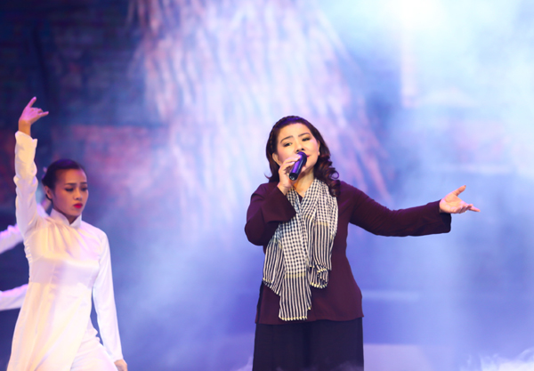 NSND Thanh Hoa hát tri ân các anh hùng liệt sĩ