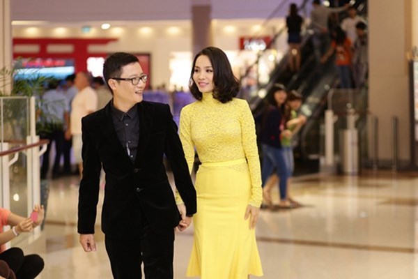 Cận cảnh nhan sắc vợ đẹp, gia thế hoành tráng của Hoàng Bách