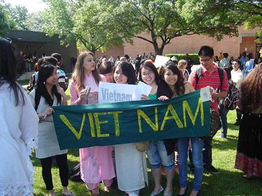 Du học: 'Đã sang đến Mỹ rồi, sao lại về?'