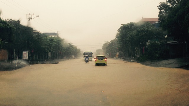 Lũ cũ chưa rút, mưa lớn lại trút xuống Cẩm Phả