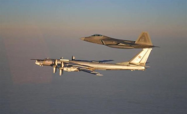 Vì sao phi cơ Nga liên tục lượn sát không phận Mỹ?