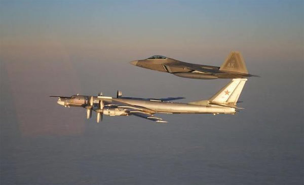Vì sao phi cơ Nga liên tục lượn sát không phận Mỹ?