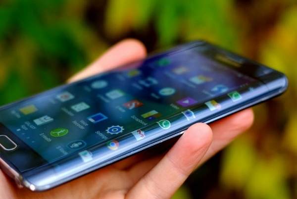 Tâm điểm CNTT: Samsung sắp hạ giá Galaxy S6, S6 Edge