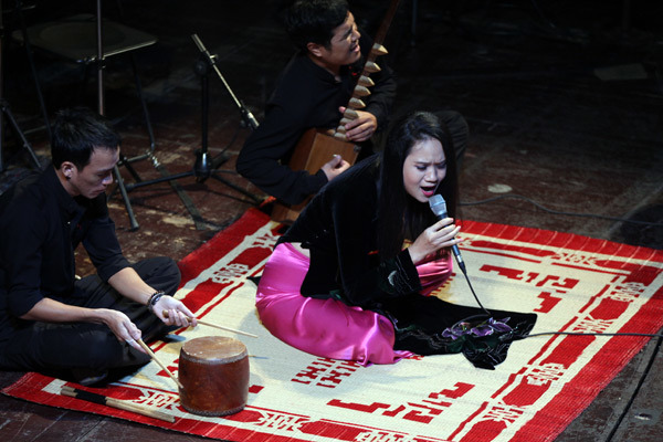 Ca sĩ Mai Hoa thăng hoa với 'Ngẫu hứng phố'