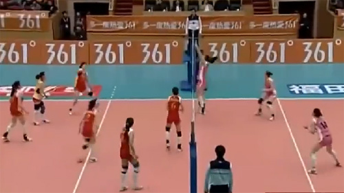 Màn đôi công bóng chuyền lâu kỷ lục