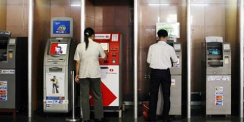 Phát sợ với những khoản phí ATM