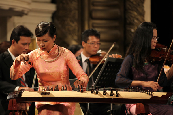 Nhạc sĩ Quốc Trung gây bất ngờ với 'Cánh đồng bất tận'