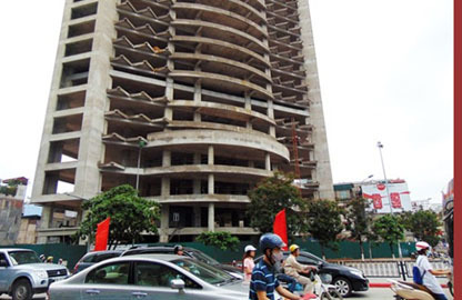 Đất vàng 198B Tây Sơn: Việt Tower xây xong phần thô rồi bỏ dở giữa chừng