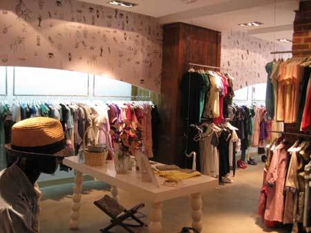 Kinh doanh quần áo thời trang: Bí quyết để 'buôn may bán đắt'
